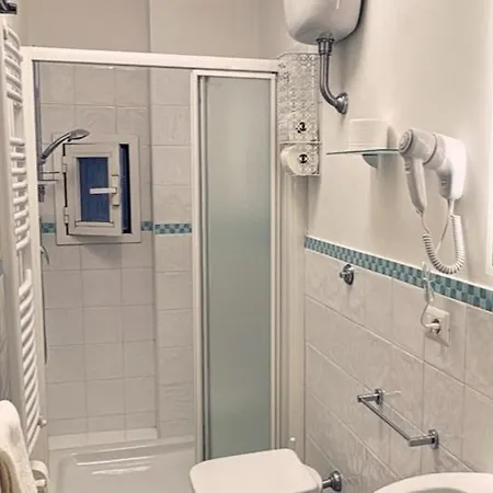 Guesthost - Spacious Apartment Near Colosseum *